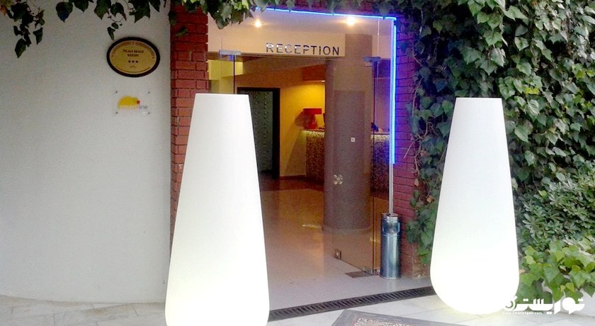 درب ورودی پذیرش هتل